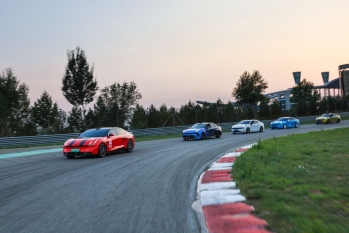 从爱好者到职业车手，领克03+TCR赛车随LPCC金字塔完成赛道进阶