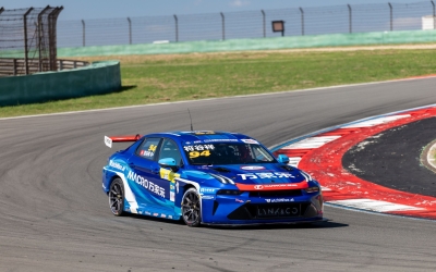 领克汽车展台打卡，领克03+TCR成合影热门
