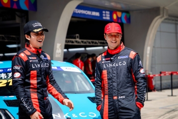赛前热度拉满 领克03+TCR赛车被围观